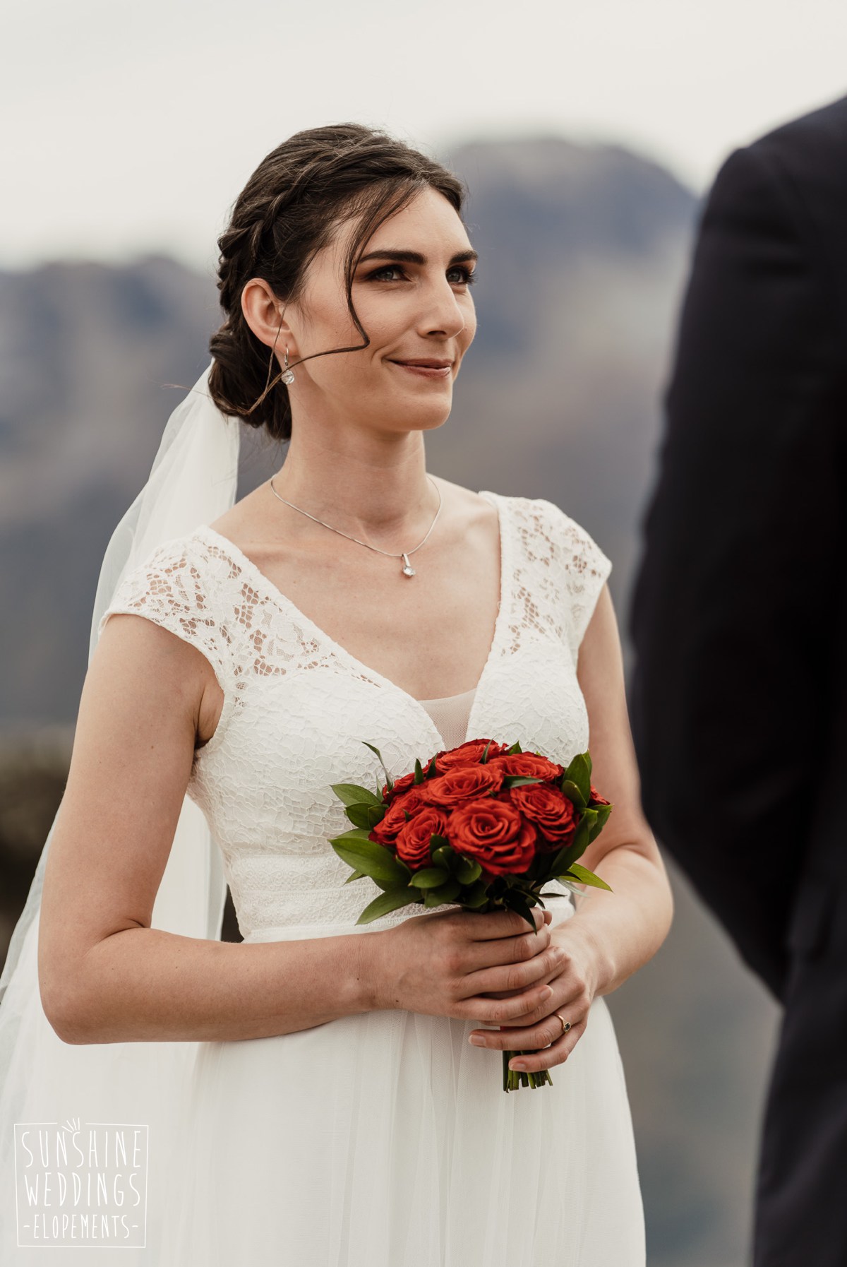 bride with the flower room bouquet